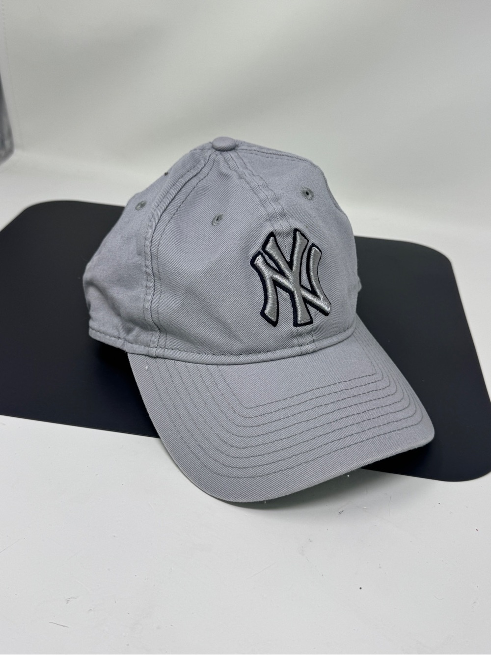 New Era New York Yankees 9TWENTY Baseball Hat gray silver